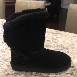 Kookaburra by UGG short furry lined black boots warm